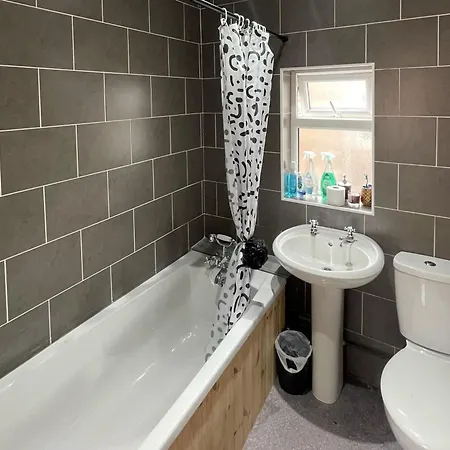 Stylish 1-bed - Sleeps 4 - Parking - Wifi