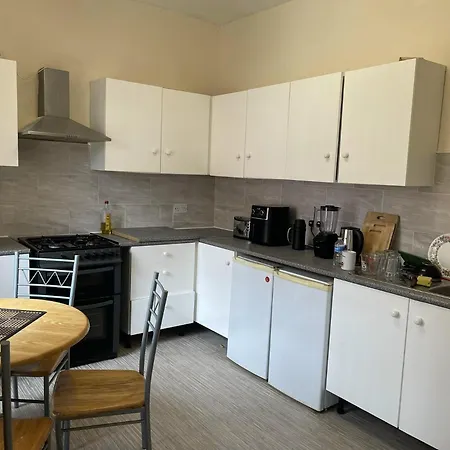 Stylish 1-bed - Sleeps 4 - Parking - Wifi مانشستر