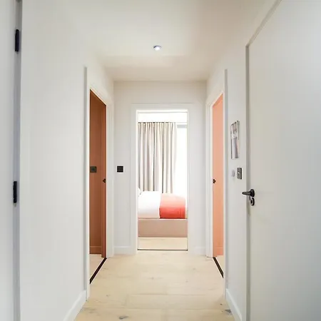 Sunset By The Heim Residences * 맨체스터