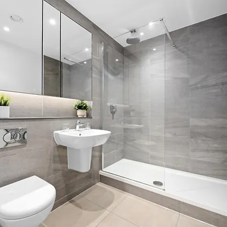 Elegant Two-bedroom アパート