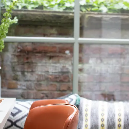 Lock Keepers - Detached House In The *