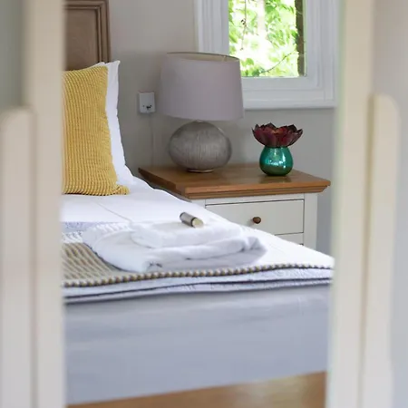 Lock Keepers - Detached House In The