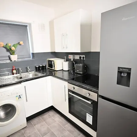 Spacious Studio Near Christie Hospital