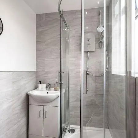Sophisticated & Stylish Flats Near Airport Manchester