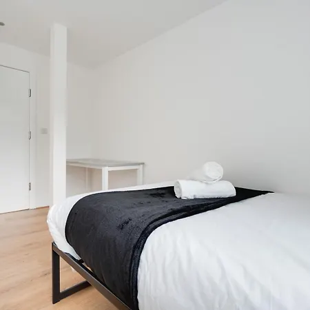 Apartmán Sophisticated & Stylish Flats Near Airport