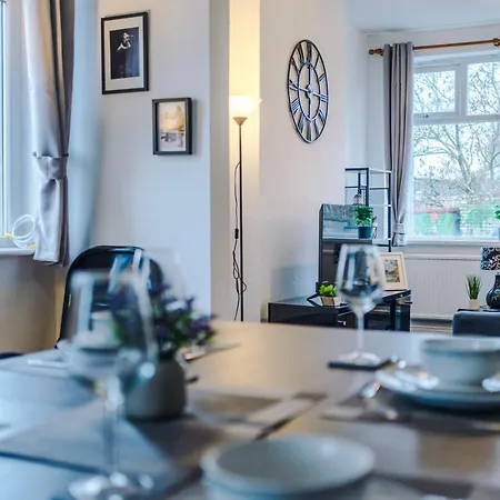 Hotel Salford Oasis Short Term Let - Walking Distance From Hospital - Free Parking
