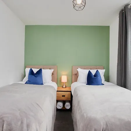 別荘 Stylish 5-bedroom Retreat Sleeps 9 By Purestay