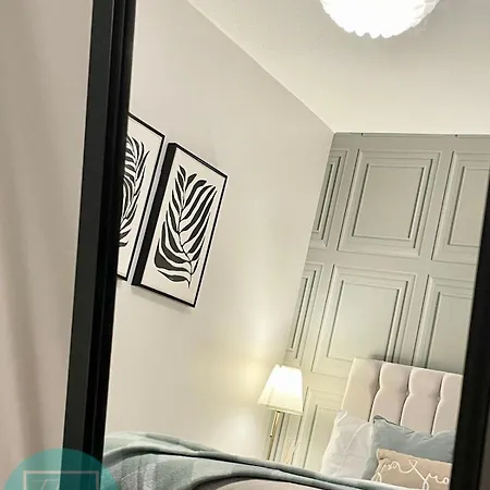 Chic 2br Swinton Gem For Families & Couples Trafford Centre Nearby *