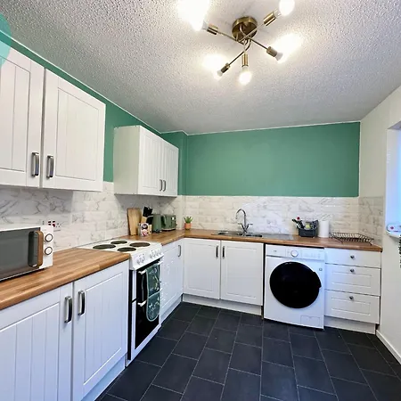 Chic 2br Swinton Gem For Families & Couples Trafford Centre Nearby