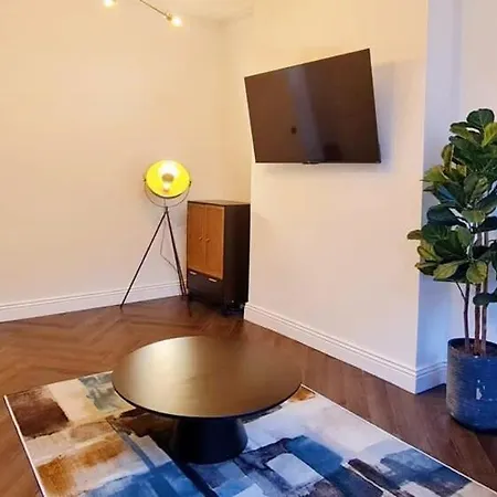 Stunning Luxury Spacious - 5 Bedrooms - Rest & Recharge In * Manchester