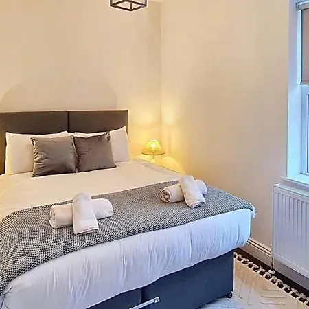 בית נופש Stunning Luxury Spacious - 5 Bedrooms - Rest & Recharge In מנצ'סטר