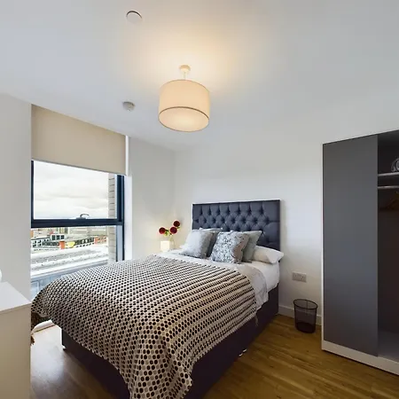 New! 2 Bedroom Flat In Waters By With Us, Perfect For Families, Couples & Groups, Free Private Parking! *