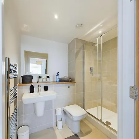 New! 2 Bedroom Flat In Waters By With Us, Perfect For Families, Couples & Groups, Free Private Parking!