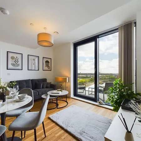 New! 2 Bedroom Flat In Waters By With Us, Perfect For Families, Couples & Groups, Free Private Parking! Apartman *