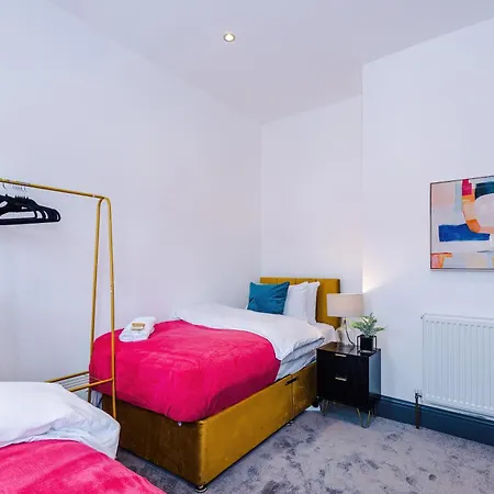 Funky 3 Bed House - Salford *