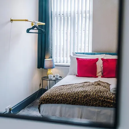 Funky 3 Bed House - Salford