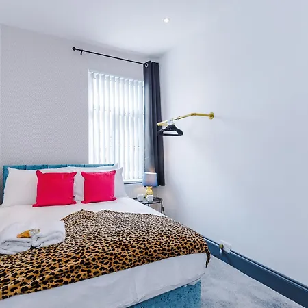 Funky 3 Bed House - Salford