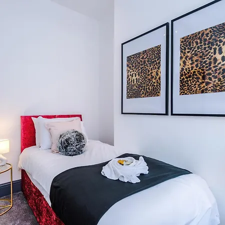 Funky 3 Bed House - Salford