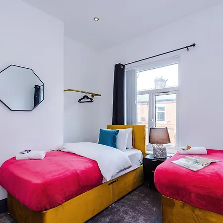 Funky 3 Bed House - Salford *