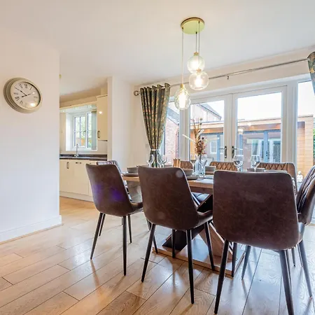 Boutique 4-bed House In - Games Manchester