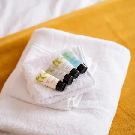 Entire Modern & Spacious 3bdr In Right Next To Coop Live & Ethiad Casa de Férias