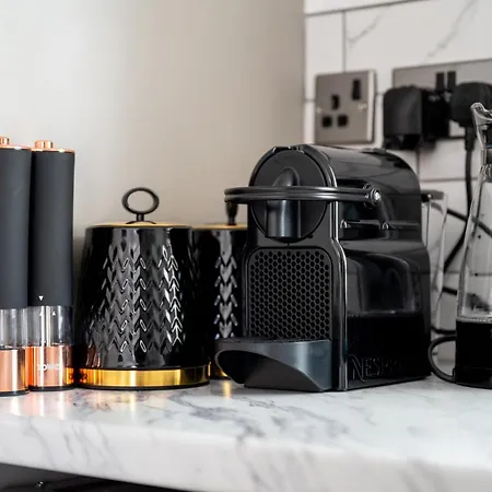 Entire Modern & Spacious 3bdr In Right Next To Coop Live & Ethiad