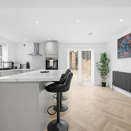Entire Modern & Spacious 3bdr In Right Next To Coop Live & Ethiad * Mánchester