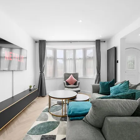 Entire Modern & Spacious 3bdr In Right Next To Coop Live & Ethiad Casa de Férias *