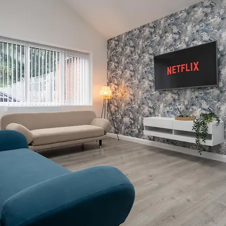 Santorini Blues By Cefas - Free Parking - - Near Airport Manchester