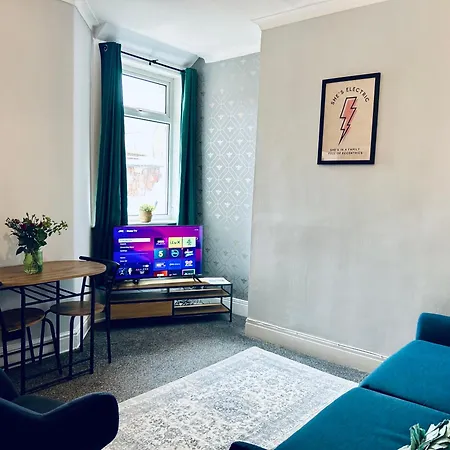 Holiday home Superbly Located Terraced House Manchester