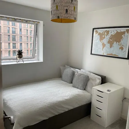 Modern 2-bed, City 아파트