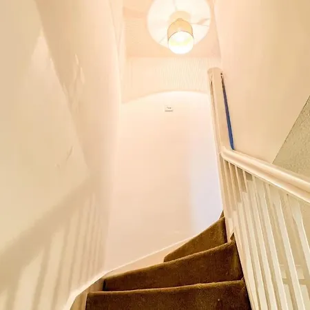 Simple House W- Free Parking By Airport - Free Drop-off