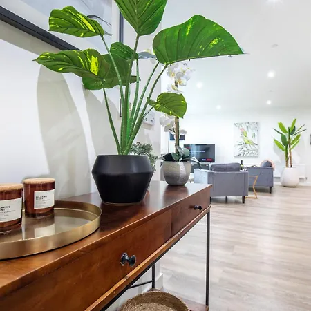 Luxury Free Parking Townhouse Manchester