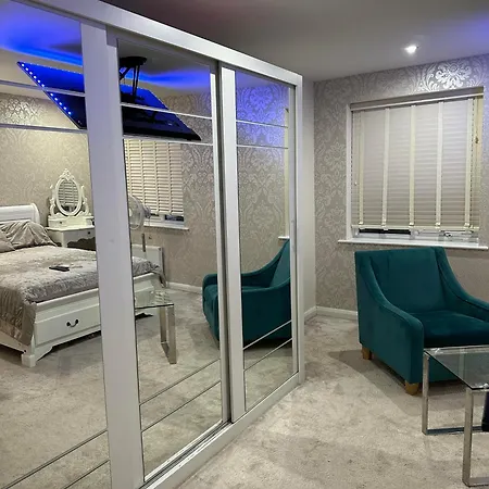 Near City Centre * Manchester