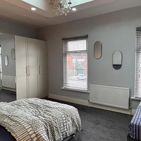 홈스테이 In Stockport Road *