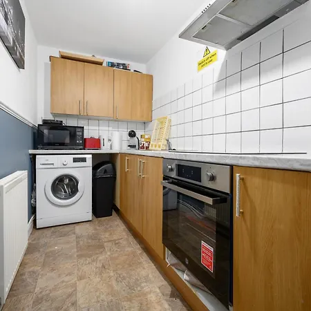 Private Retreat For 3 Near Centre Lejlighed *