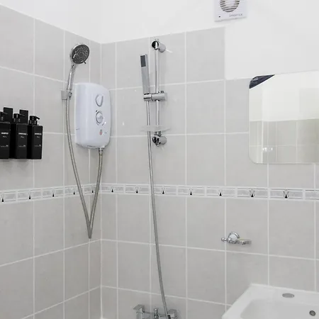 Park Mews - Free Parking Holiday home *