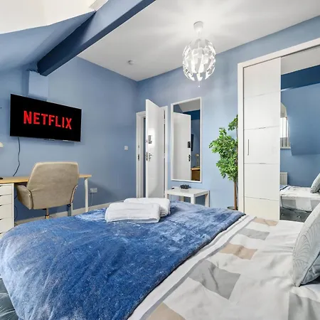 Mega Flat Near Arndale City Centre Апартаменты