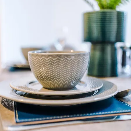 Holiday home Sleek And Stylish 3 Bedroom *