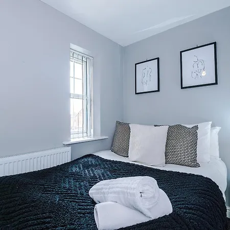 Charming Modern 3br House In Failsworth With Free Parking *