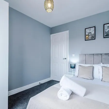 Charming Modern 3br House In Failsworth With Free Parking *