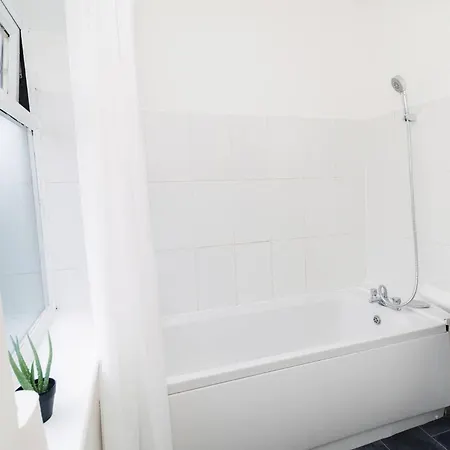 Sleek Shared Abode Sleeps For 2 Guests
