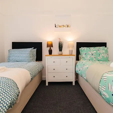 Sleek Shared Abode Sleeps For 2 Guests Appartement Manchester