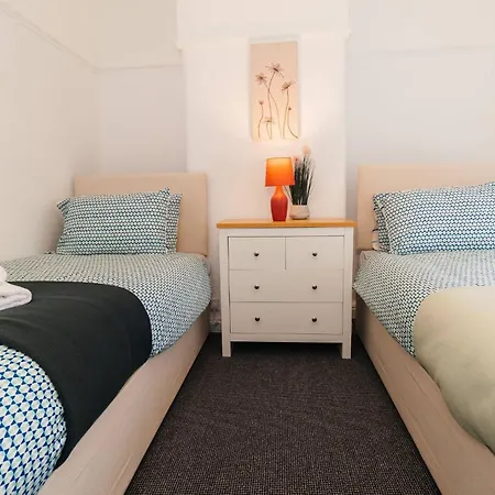 Appartement Sleek Shared Abode Sleeps For 2 Guests *