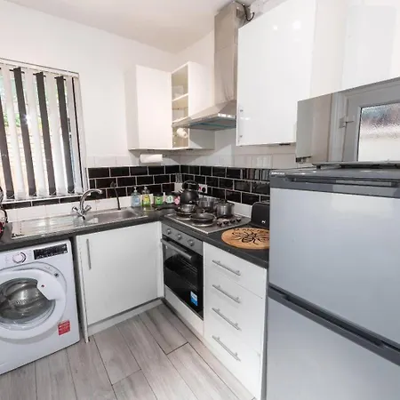 The Upside Down House Near Coop Live Arena , Etihad And Mcr Centre * Manchester