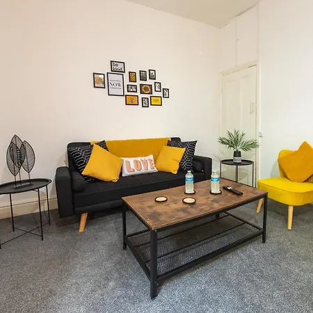 Hébergement de vacances The Upside Down House Near Coop Live Arena , Etihad And Mcr Centre *