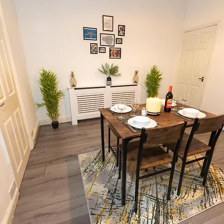 Hébergement de vacances The Upside Down House Near Coop Live Arena , Etihad And Mcr Centre Manchester