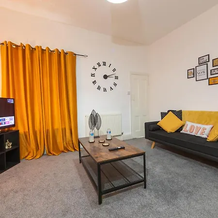 The Upside Down House Near Coop Live Arena , Etihad And Mcr Centre Hébergement de vacances