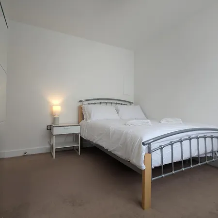 Apartmán Commonwealth Free Parking 3 Bed 2 Bath