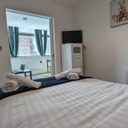 Apartment Lovely 1br Penthouse Near Mcr Stadiums
